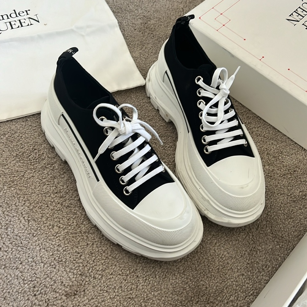 Alexander McQueen Womens Shoes Sneakers Low Top Canvas 10 Black White MSRP $750 - Picture 9 of 9